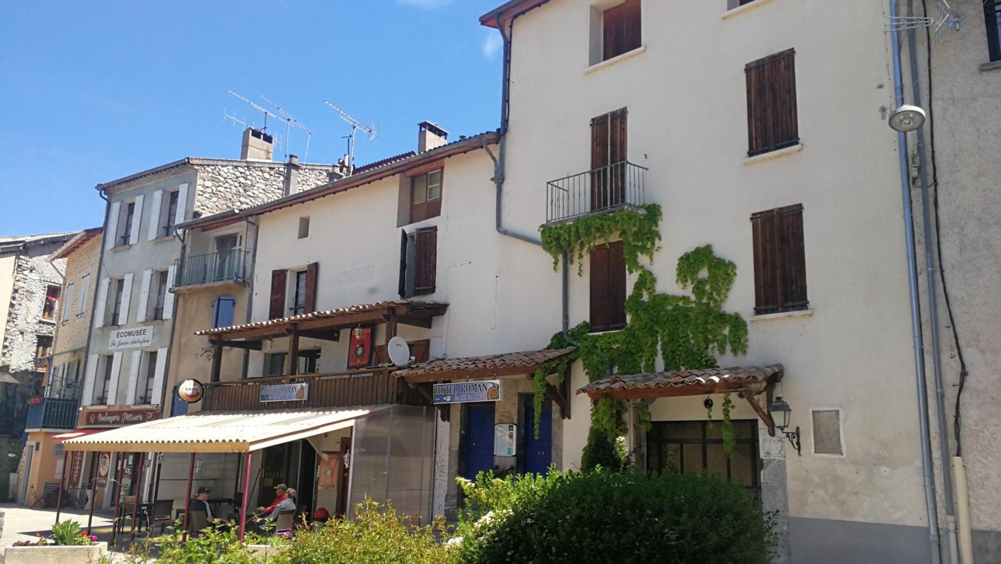 La Javie Auberge Roman מראה חיצוני תמונה